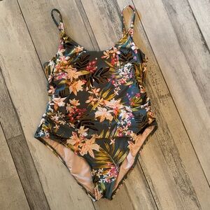 Kona Sol swimsuit size L . So beautifully well made and gorgeous colors